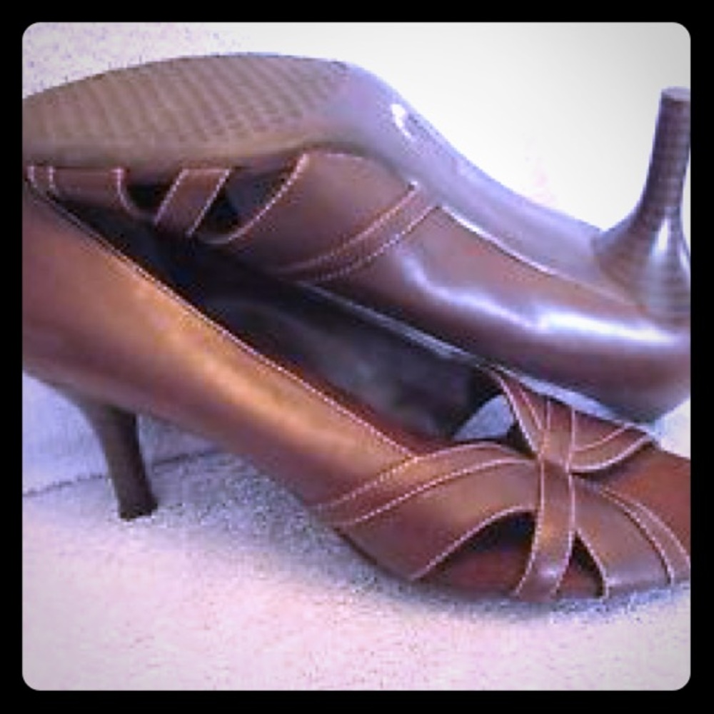 Aerosols brown peep toe pumps